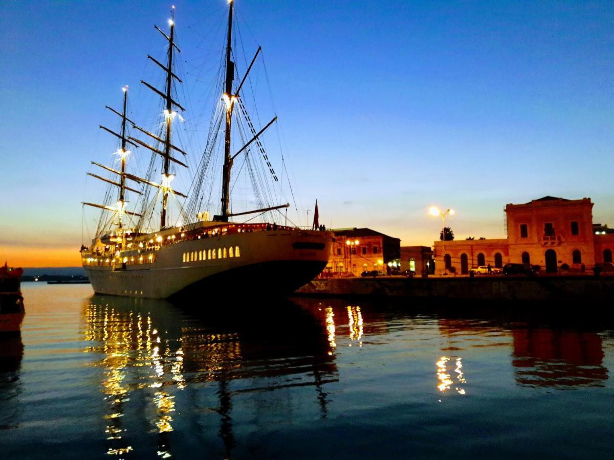 Elegante Appartamento In Palazzo Storico Ortigia Syracuse Exterior foto